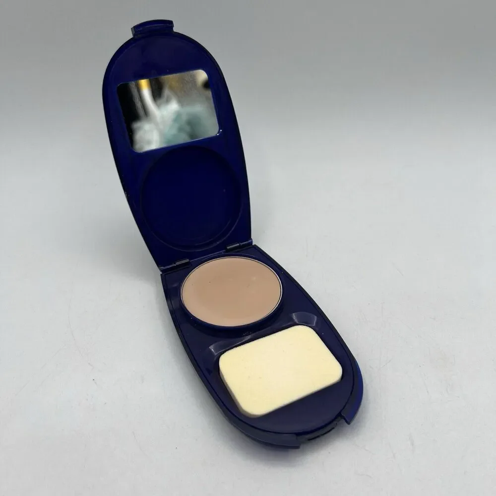 Covergirl Aqua Smooth 710 Classic Ivory Foundation Makeup NEW